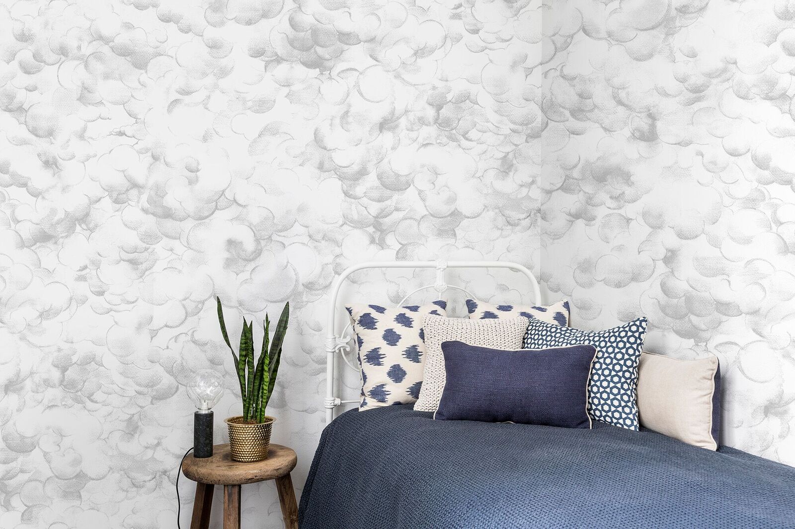 4999-fototapet-furtuni-light-personalizat-rebel-walls