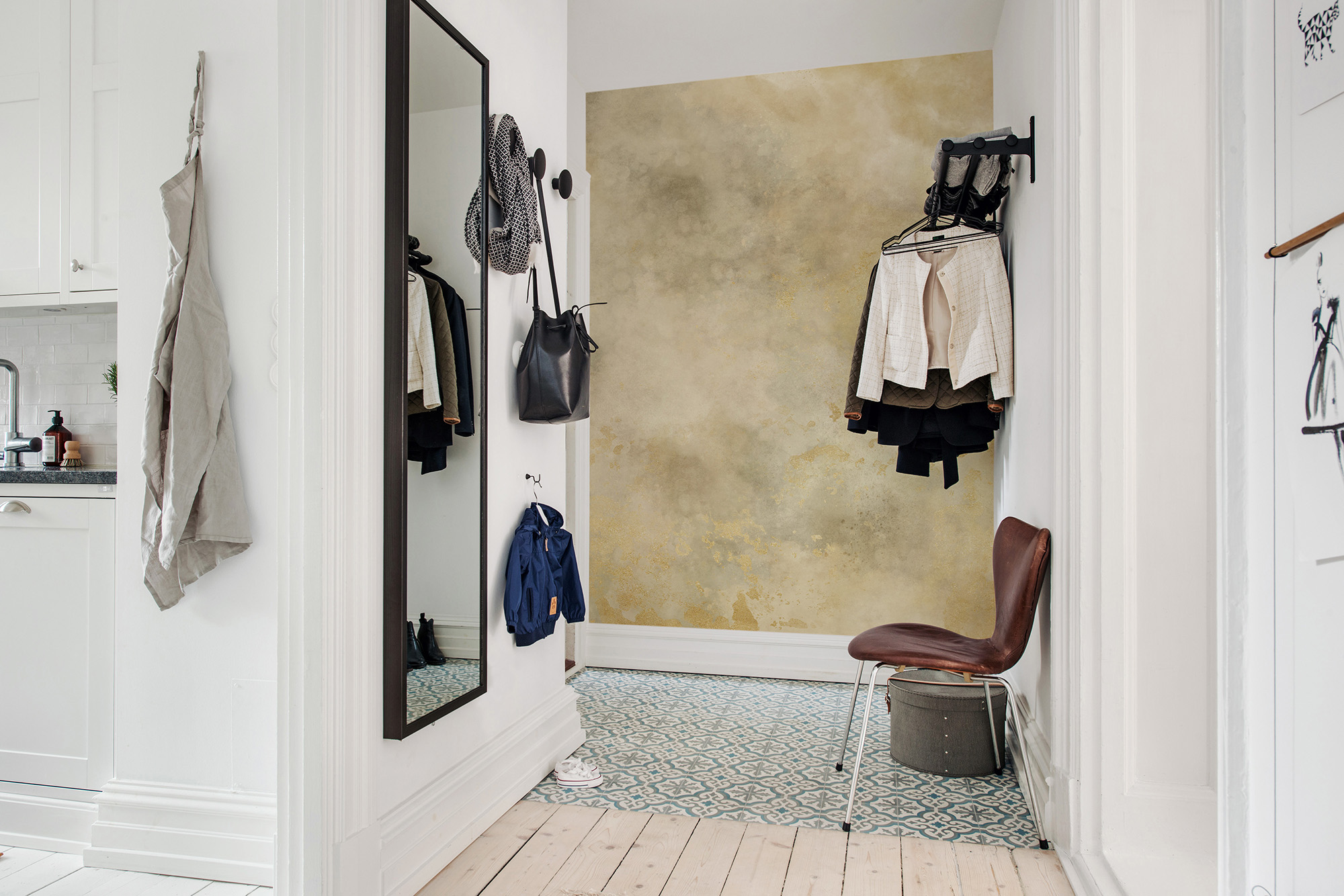 5592-fototapet-cu-nori-coloraai-gold-personalizat-rebel-walls